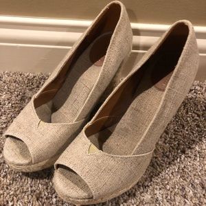 Women’s wedge sandals